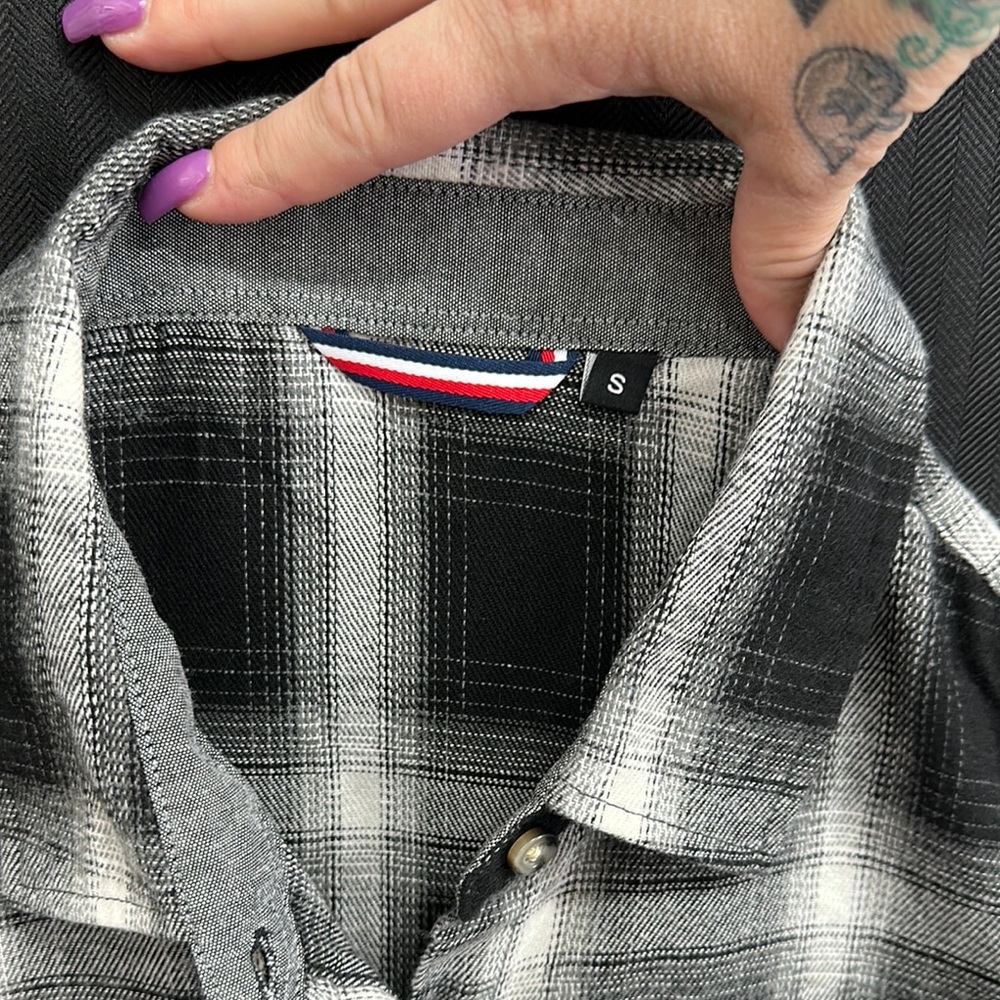 Tommy Hilfiger Black and Gray Button Down Shirt - Picture 2 of 5
